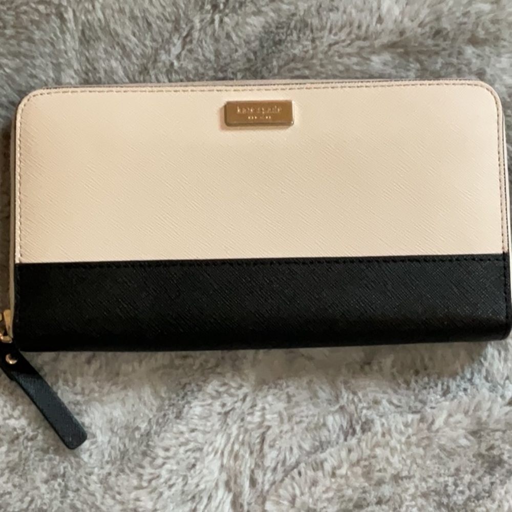 Kate Spade Saffiano Leather Colorblock pattern Continental Wallet